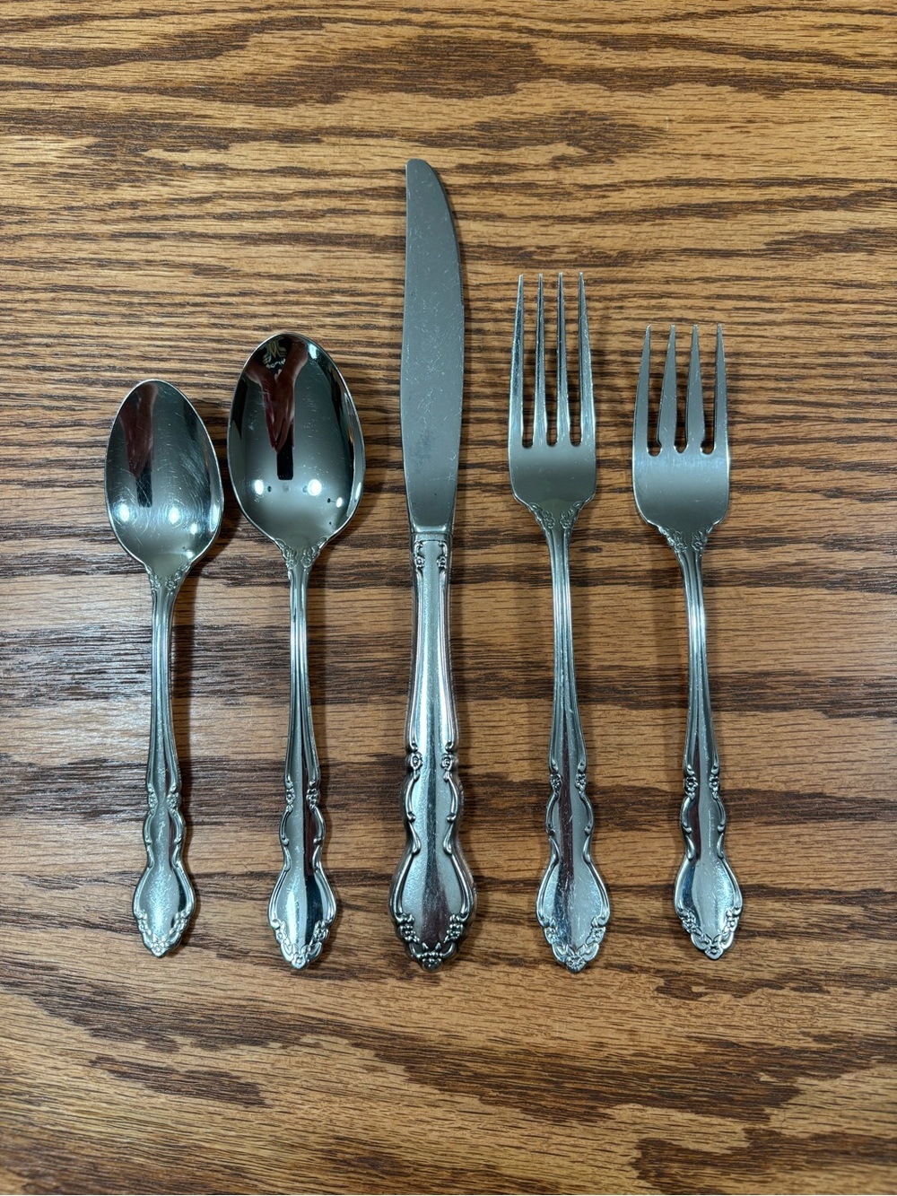 ONEIDA Stainless Flatware 5 Piece Place Setting Dover Pattern Lot A